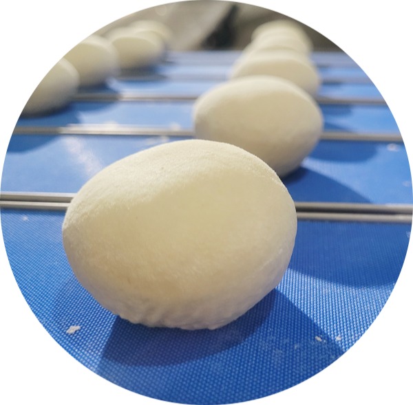 高含水小餐包制作與面團分塊滾圓技術解析 高含水小餐包制作與面團分塊滾圓技術解析